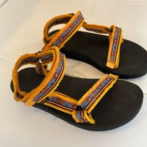 TEVA ORIGINAL UNIVERDAL SANDAL
*only worn once*